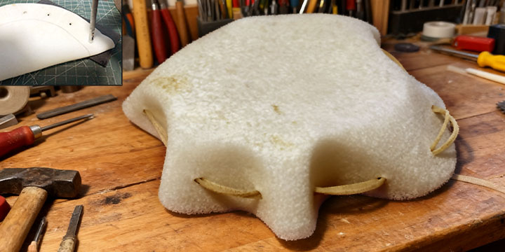 椰鼓鼓皮穿绳工艺 - 打孔形成拉绳环