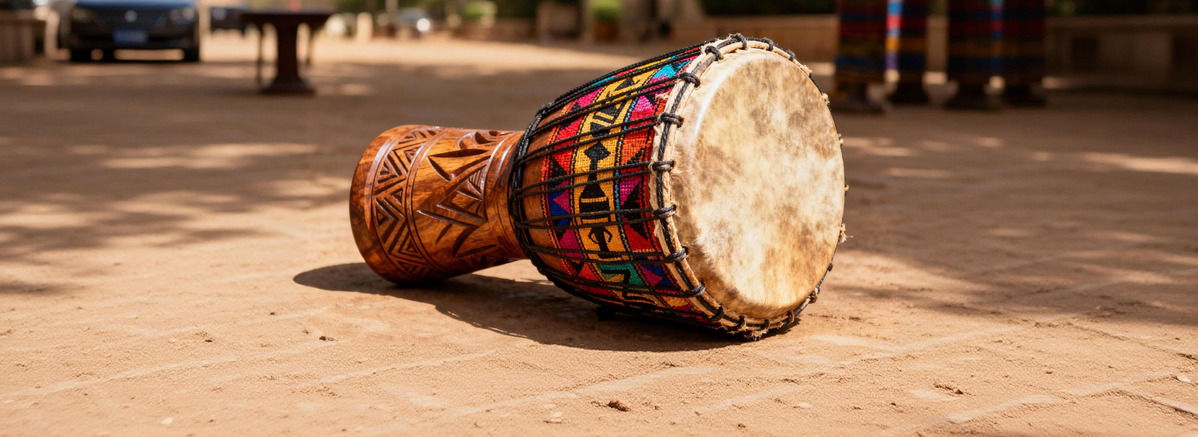 非洲手鼓传统制作工艺 - 木制鼓身与动物皮革的完美结合